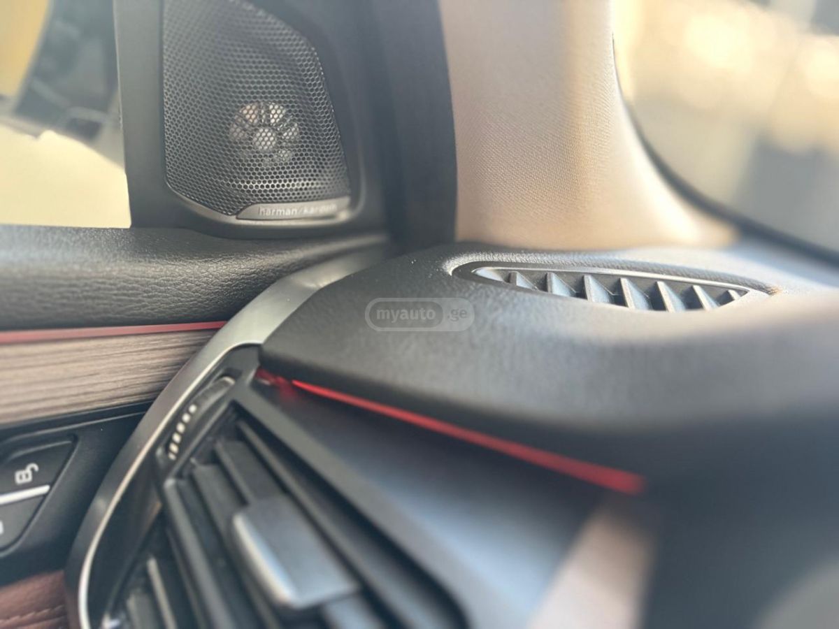 BMW X5 - фото 8