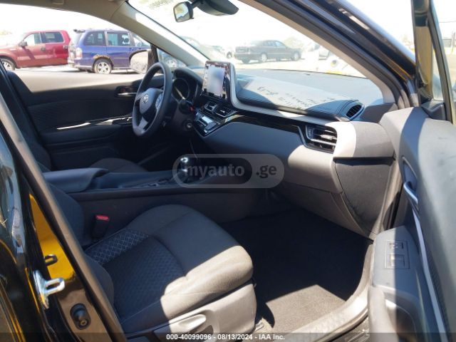 Toyota LE 4dr Front-Wheel Drive Sport — миниатюра 10