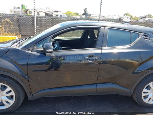 Toyota LE 4dr Front-Wheel Drive Sport — миниатюра 4