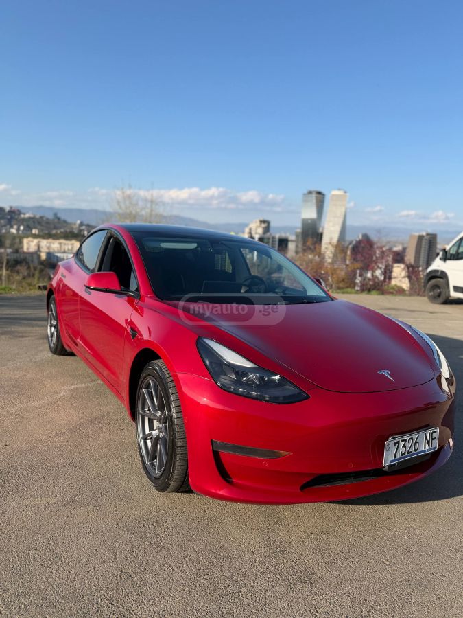 Tesla Model 3 - фото 1