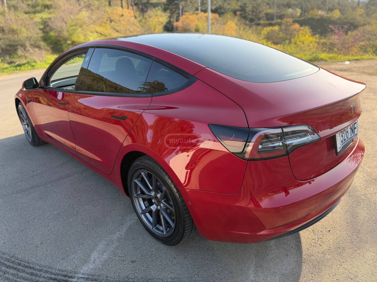 Tesla Model 3 - фото 4
