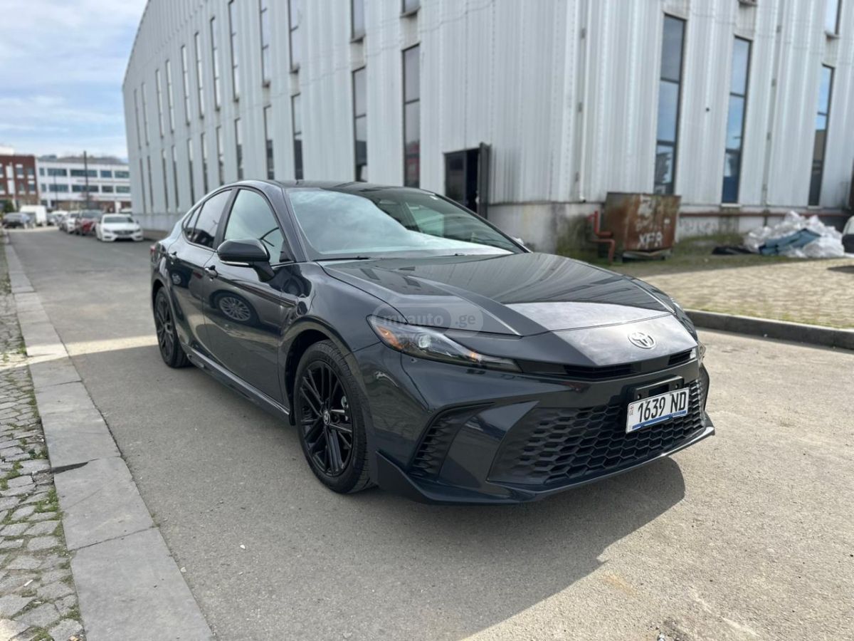 Toyota Camry - фото 2