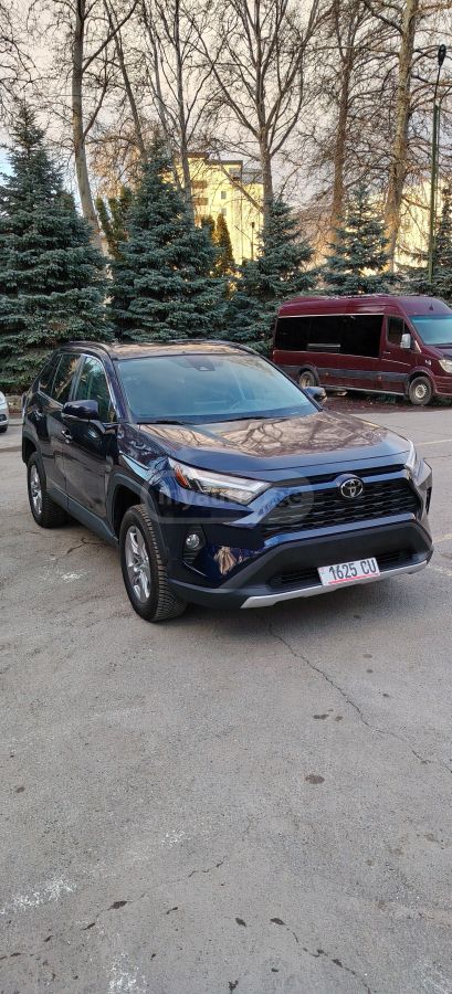 Toyota RAV 4 - фото 1