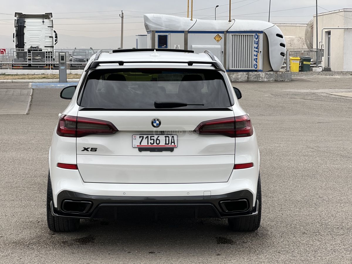 BMW xDrive40i 4dr All-Wheel Drive — миниатюра 8