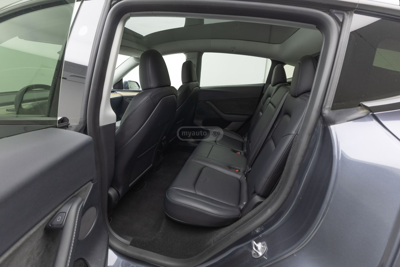 Tesla Model Y - фото 9