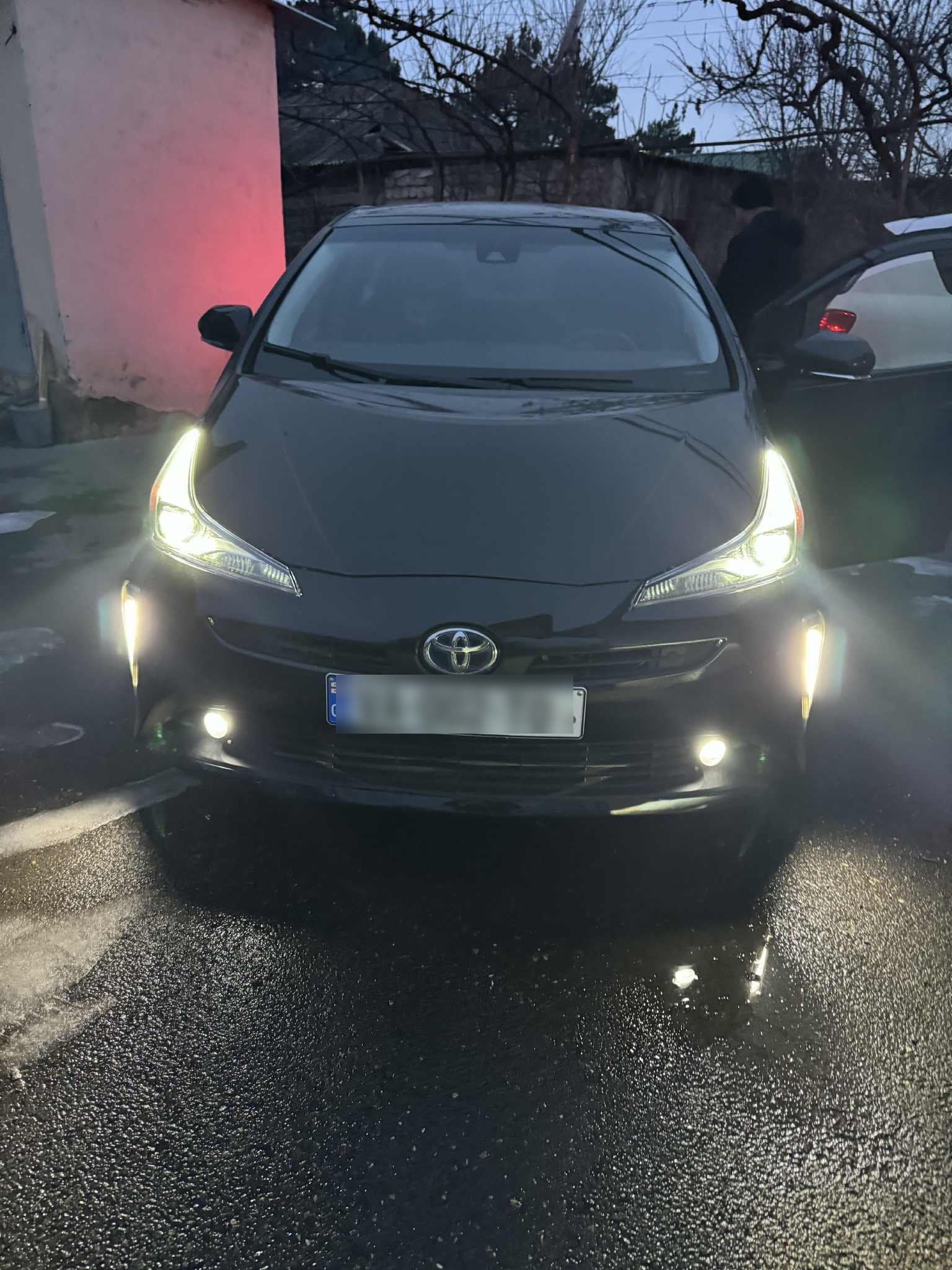 Toyota Prius - фото 1