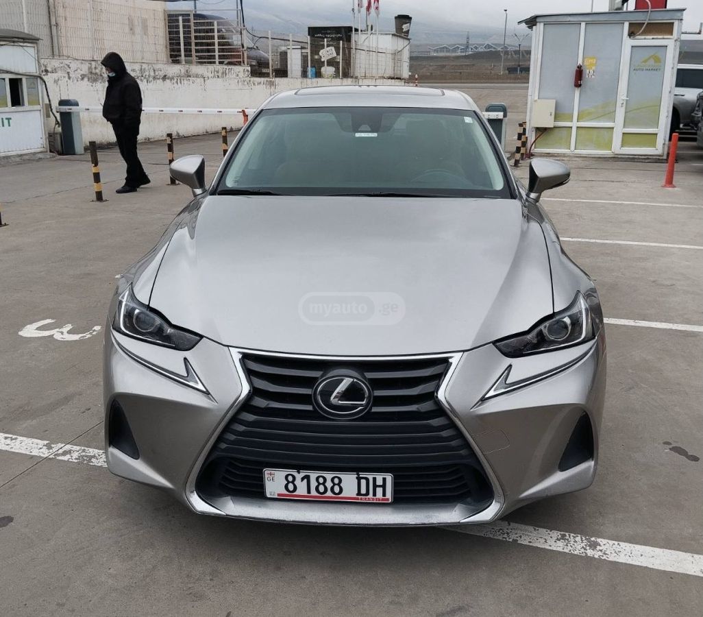 Lexus IS 300 - фото 1