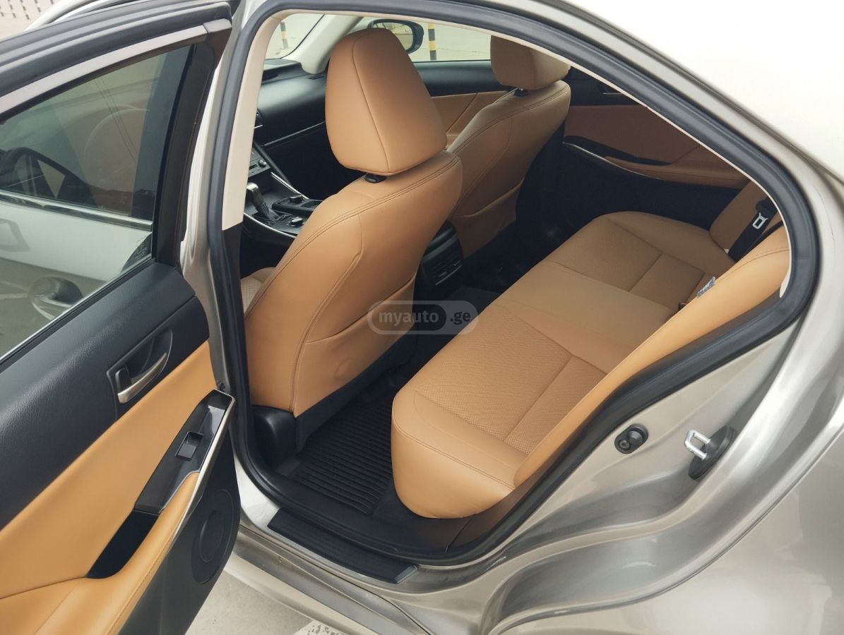 Lexus IS 300 - фото 11
