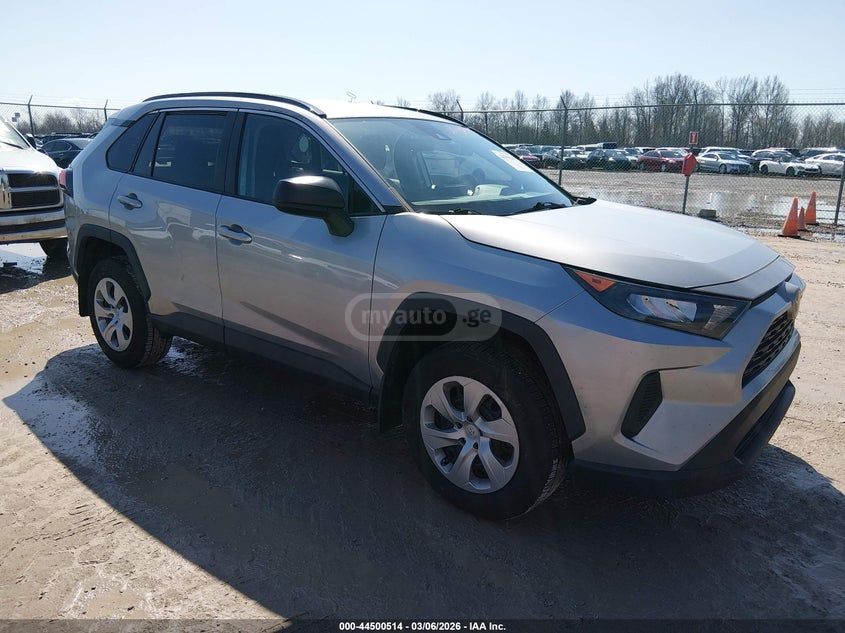 Toyota RAV 4 - фото 1