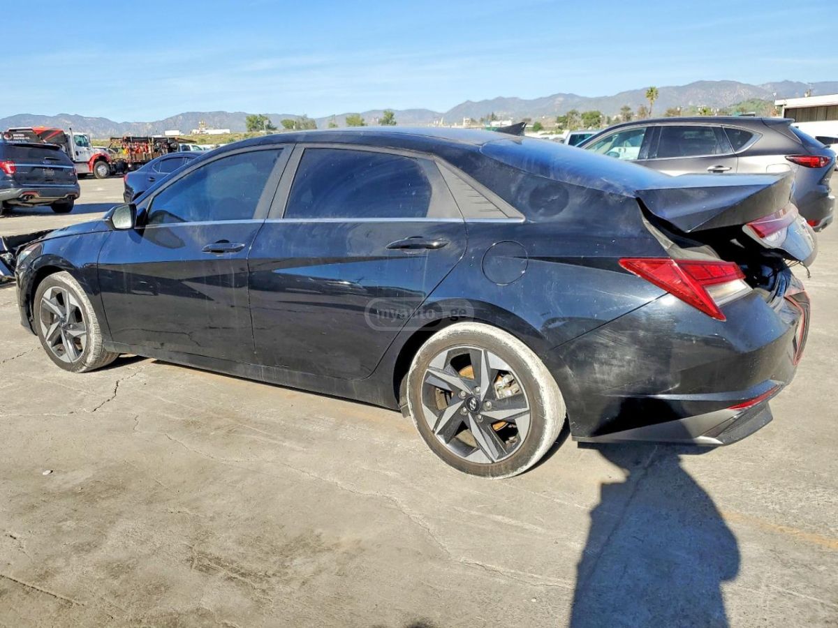 Hyundai Elantra - фото 2