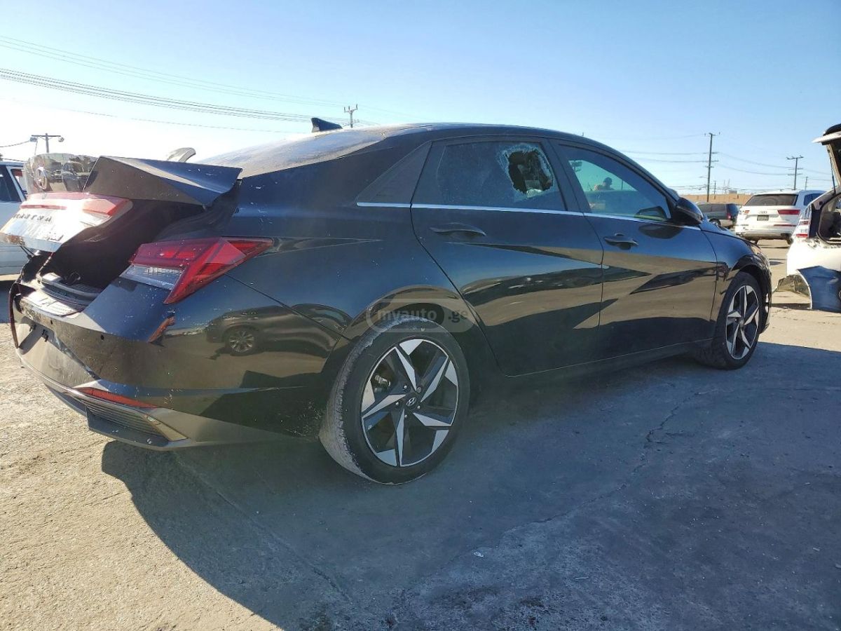 Hyundai Elantra - фото 3