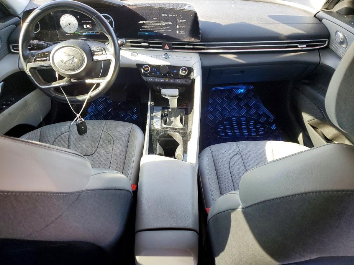 Hyundai Elantra - фото 8