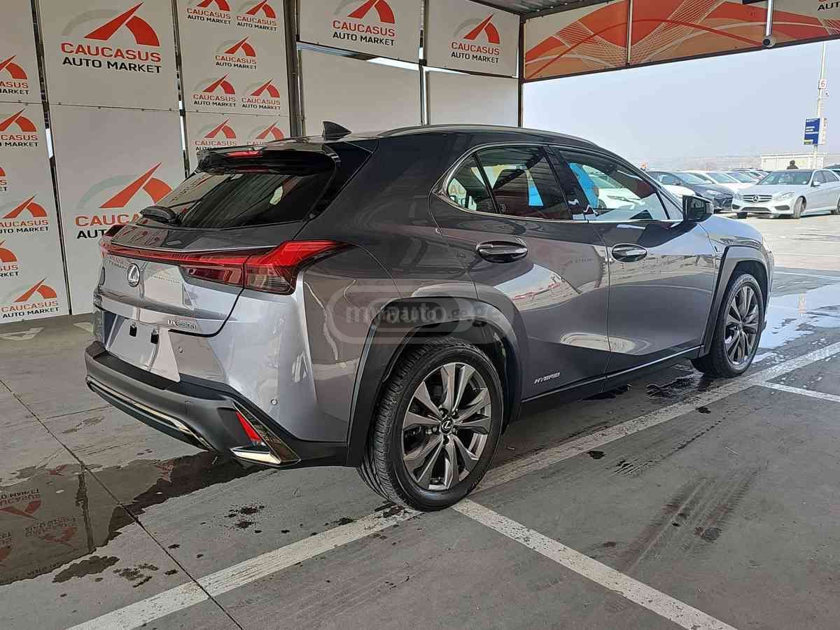 Lexus UX 250 h - фото 4