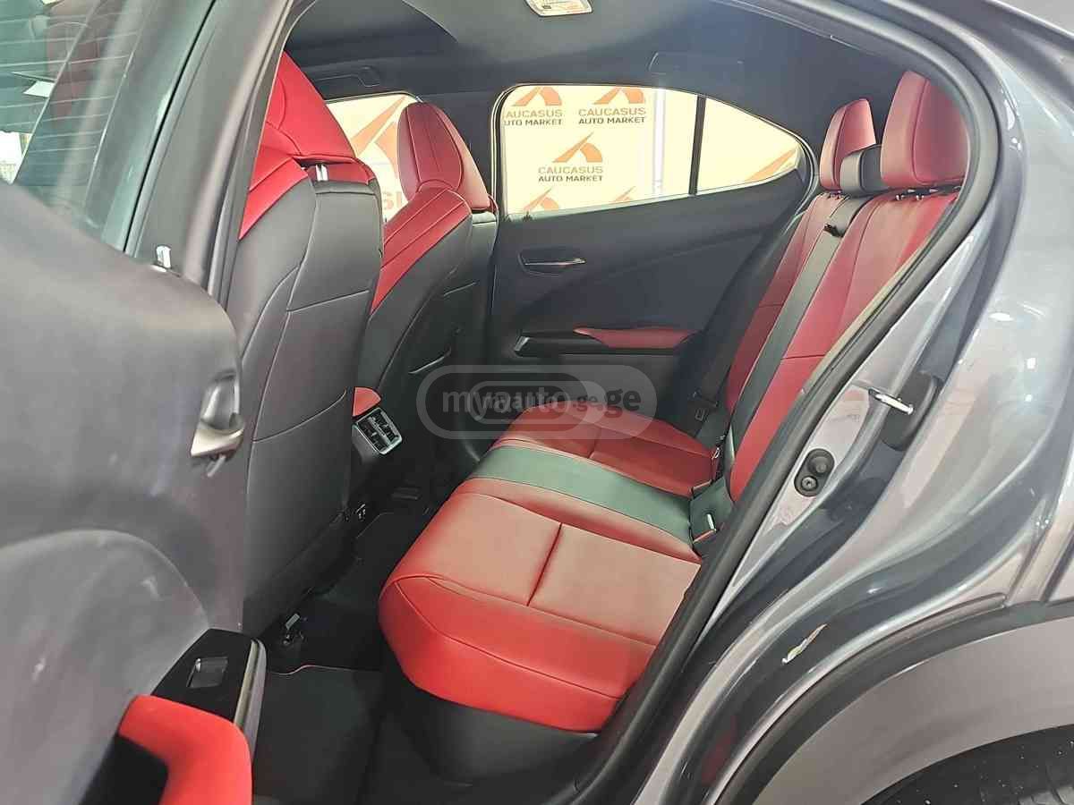 Lexus UX 250 h - фото 7