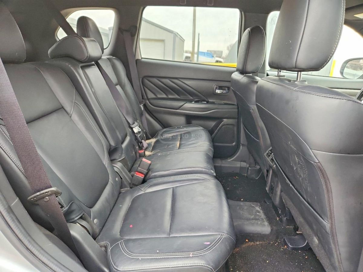 Mitsubishi Outlander - фото 10