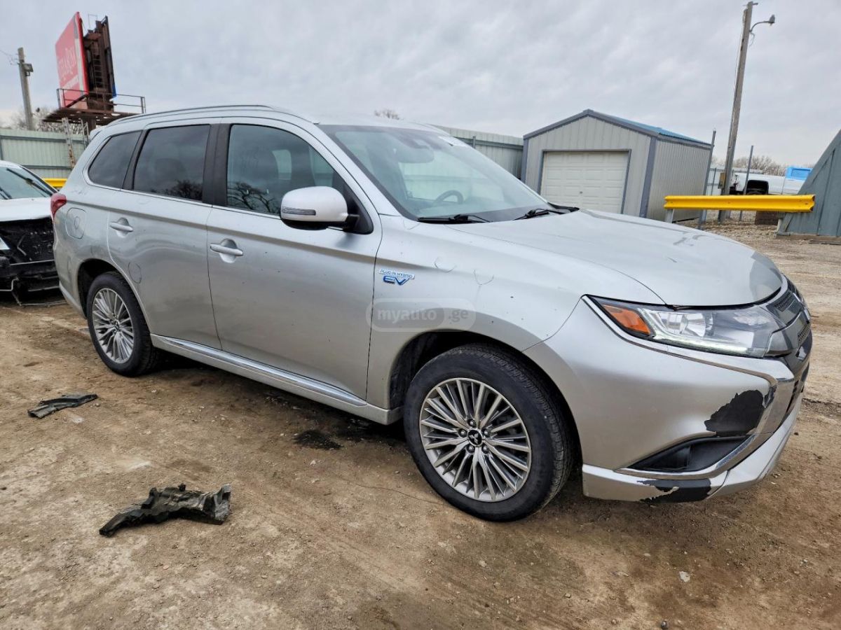 Mitsubishi Outlander - фото 4