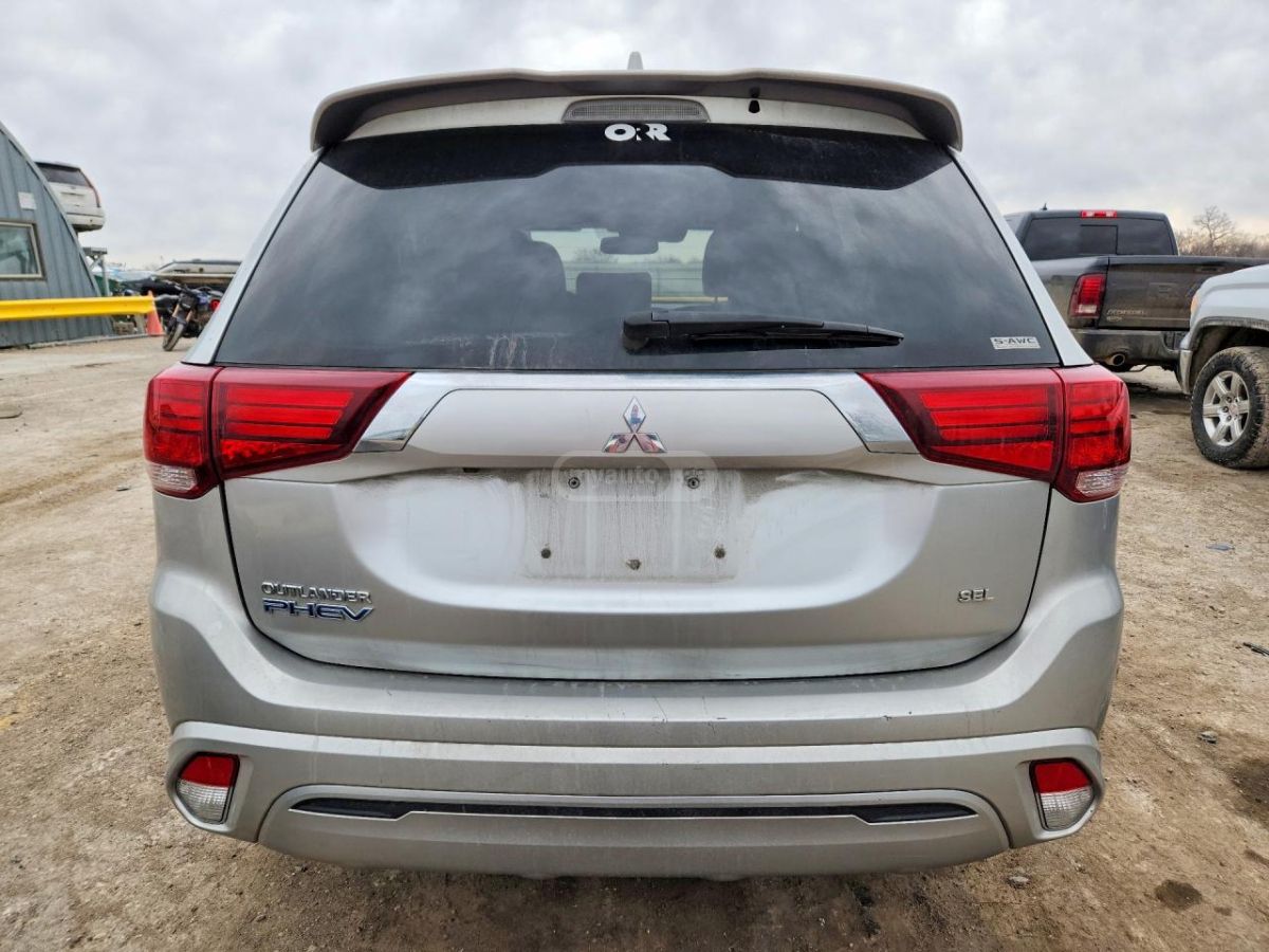 Mitsubishi Outlander - фото 6