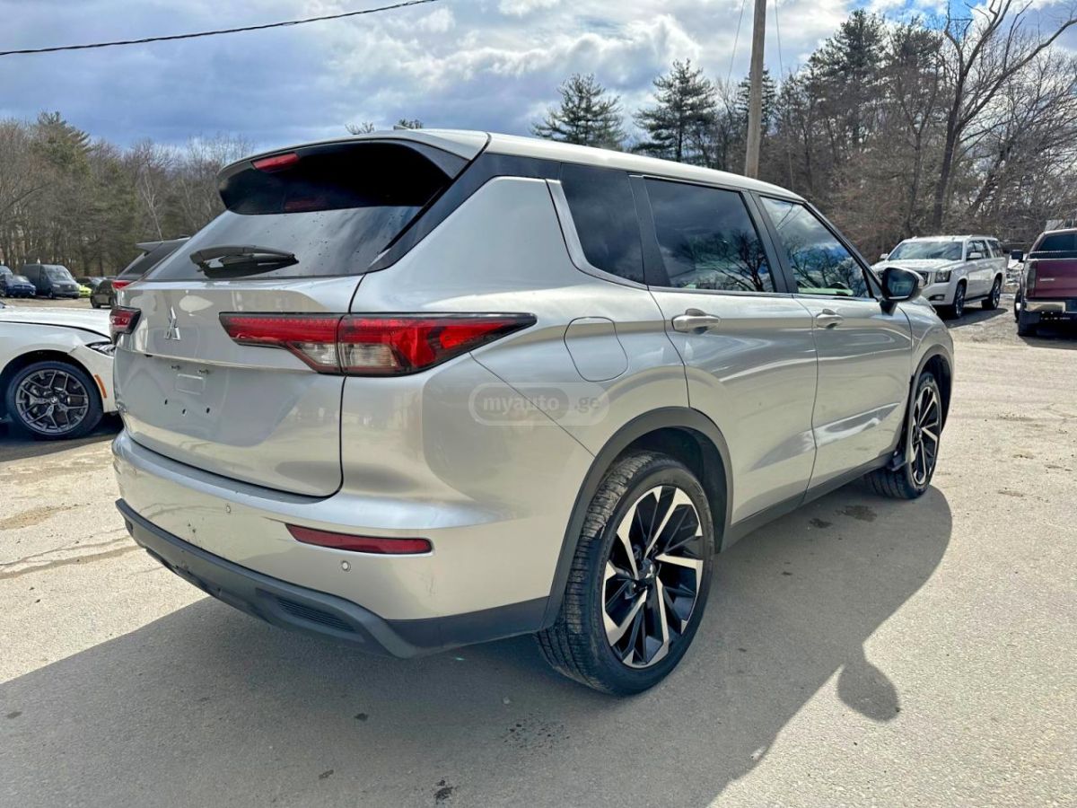 Mitsubishi Outlander - фото 3