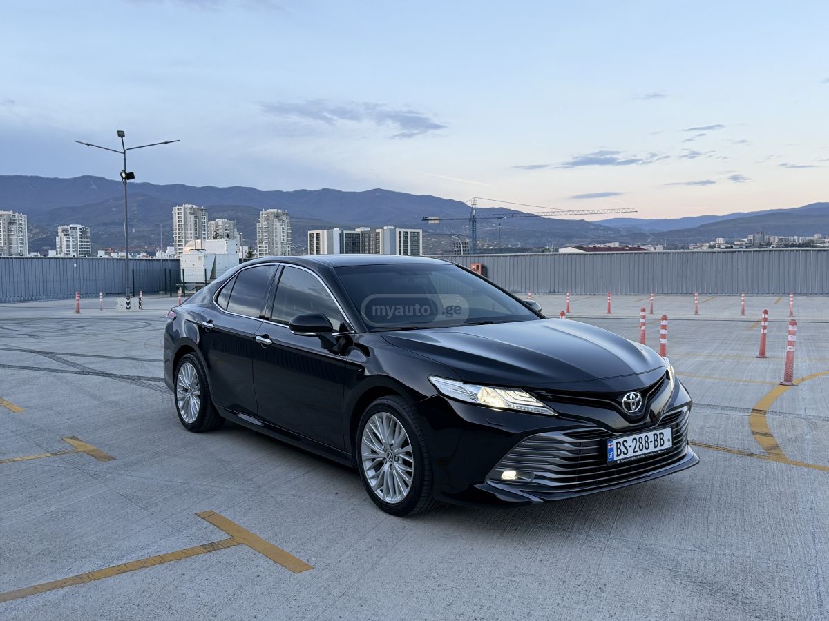 Toyota Camry - фото 3