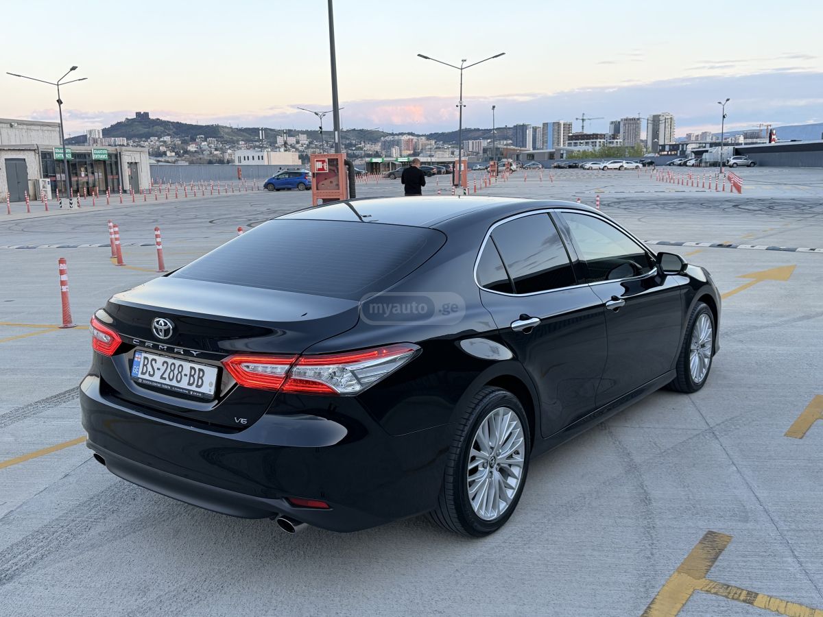 Toyota Camry - фото 4