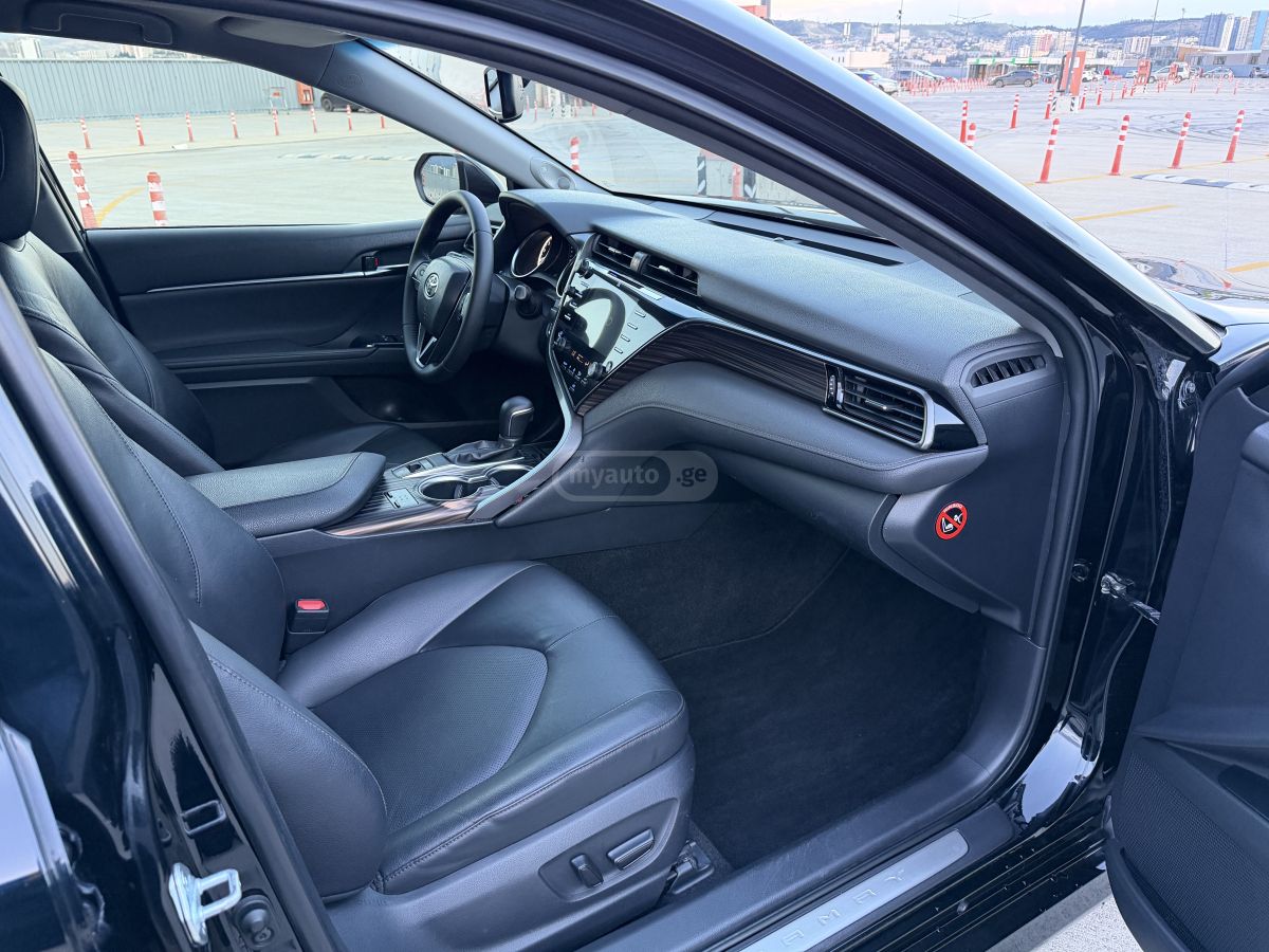 Toyota Camry - фото 6