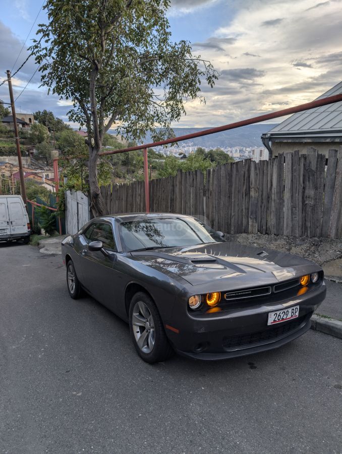 Dodge Challenger - фото 1