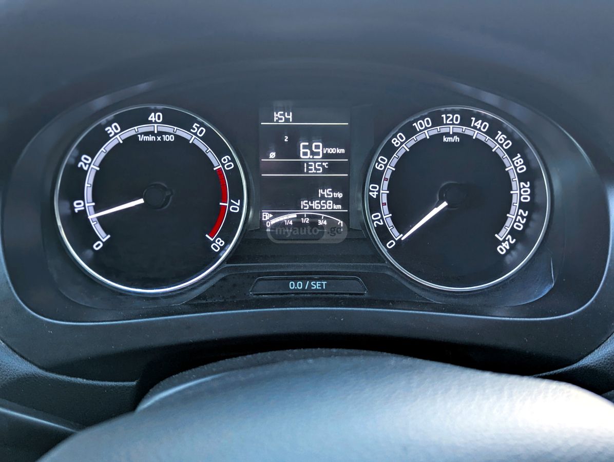 Skoda Rapid - фото 12