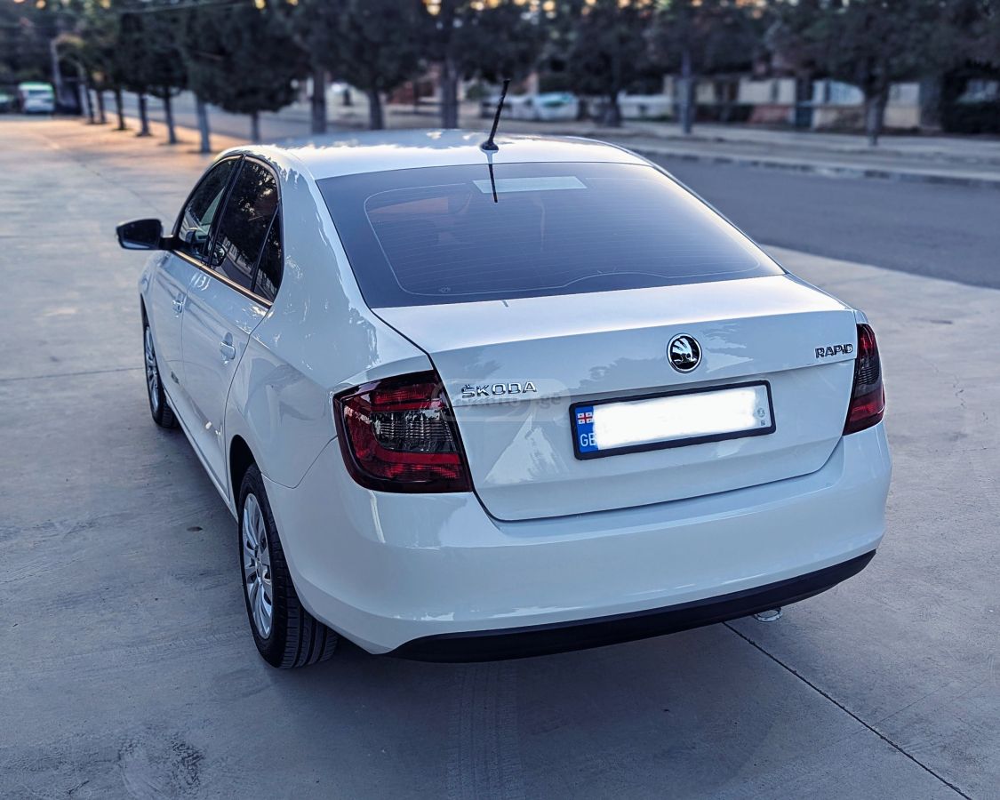 Skoda Rapid - фото 4