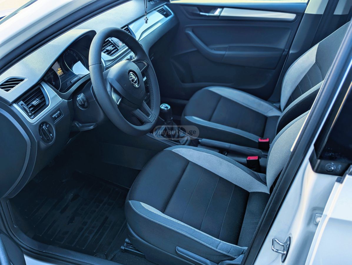 Skoda Rapid - фото 8