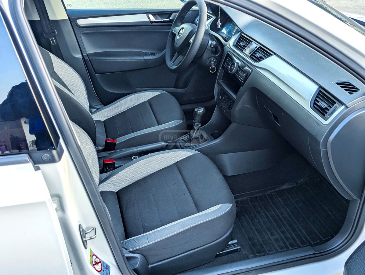 Skoda Rapid - фото 9