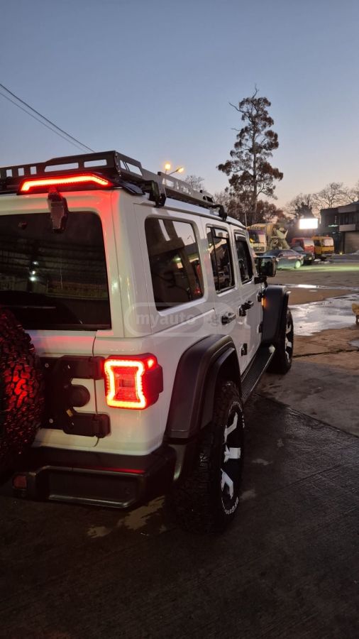 Jeep Wrangler - фото 14