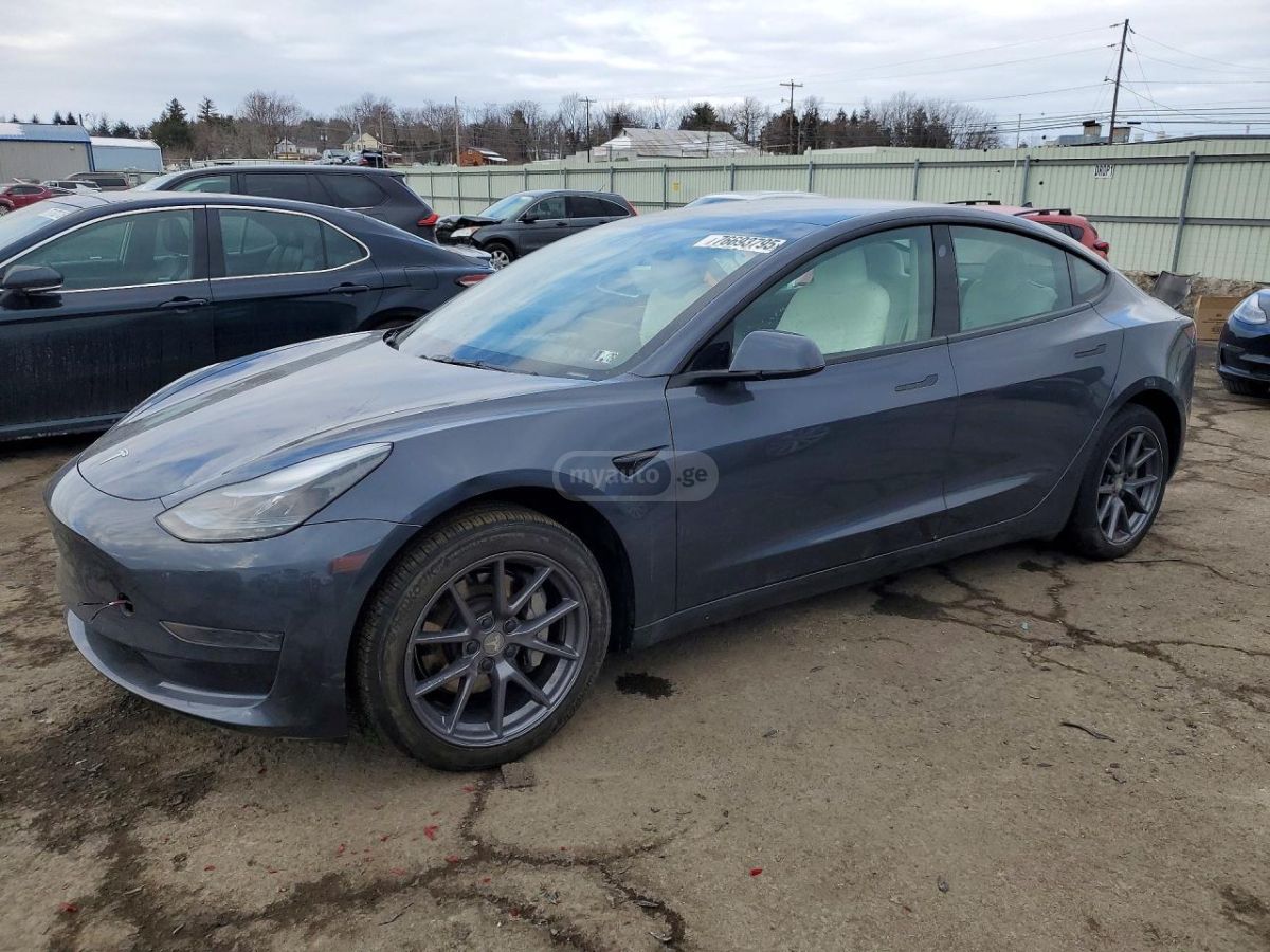 Tesla Model 3 - фото 1
