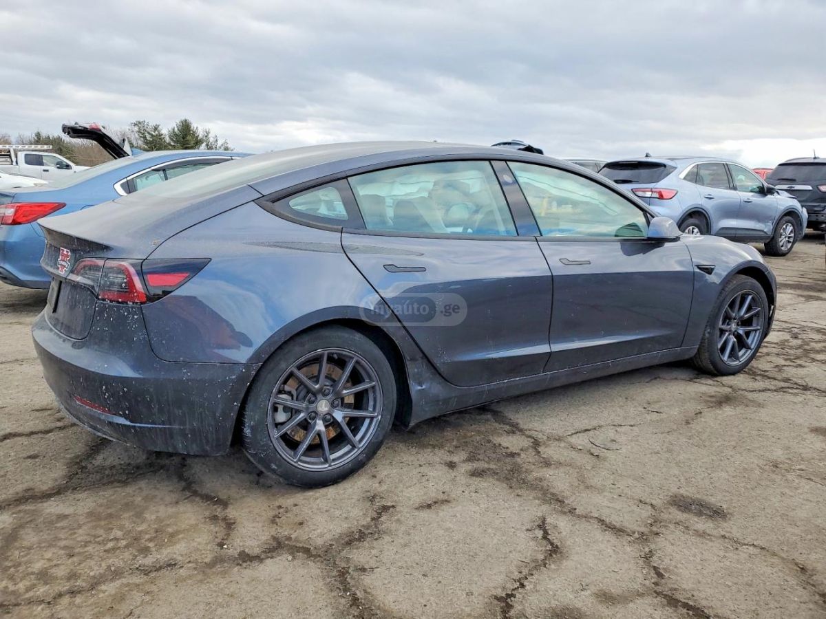 Tesla Model 3 - фото 2