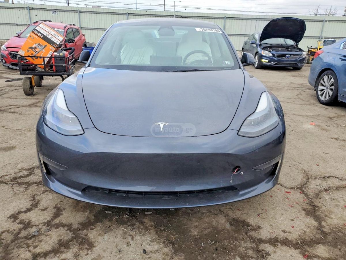 Tesla Model 3 - фото 4
