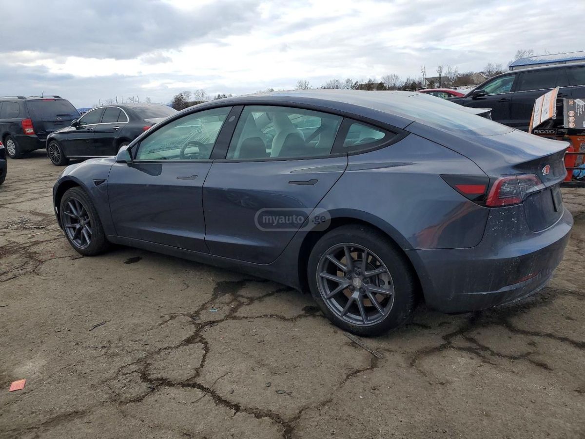 Tesla Model 3 - фото 5