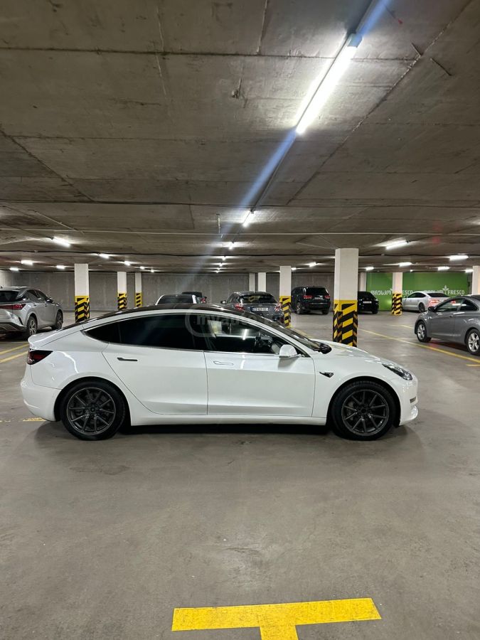 Tesla Model 3 - фото 3