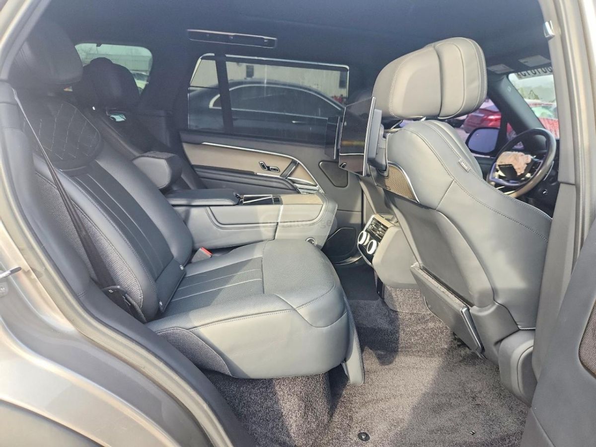 Land Rover First Edition 4dr 4x4 Automati — миниатюра 10