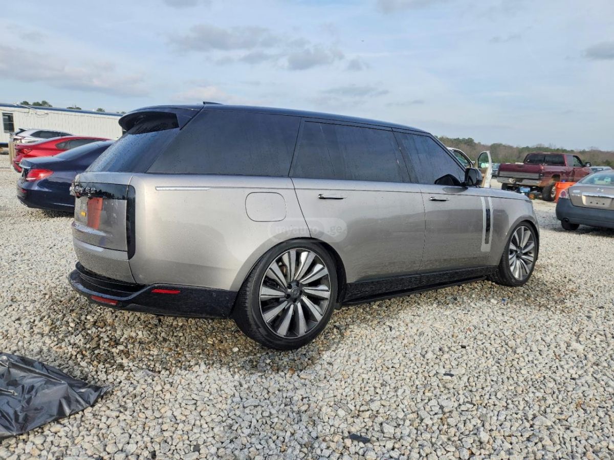 Land Rover First Edition 4dr 4x4 Automati — миниатюра 3