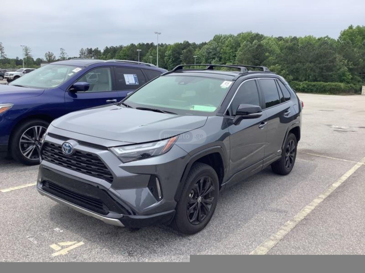 Toyota XSE 4dr All-Wheel Drive CVT — миниатюра 1