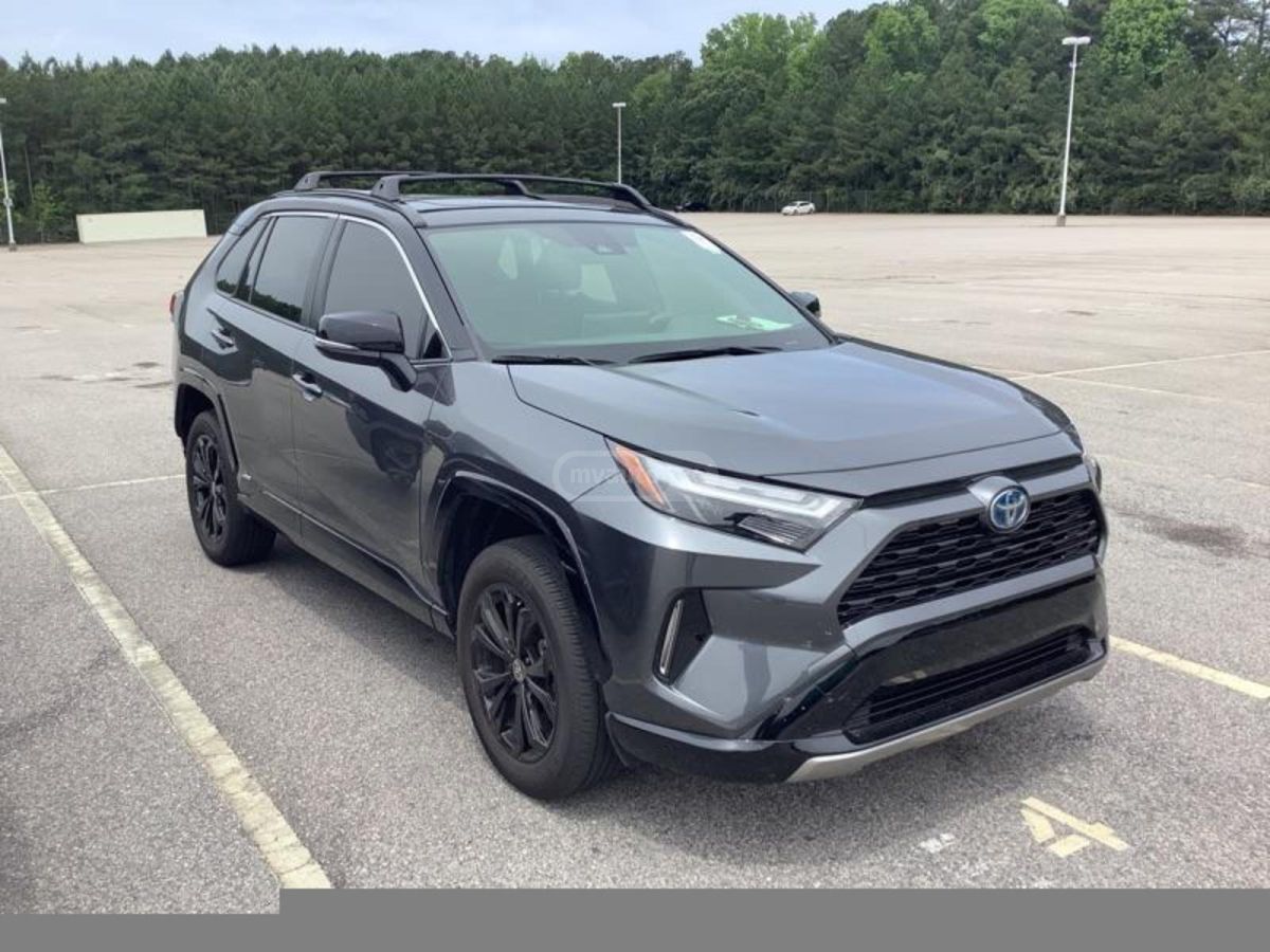 Toyota XSE 4dr All-Wheel Drive CVT — миниатюра 2