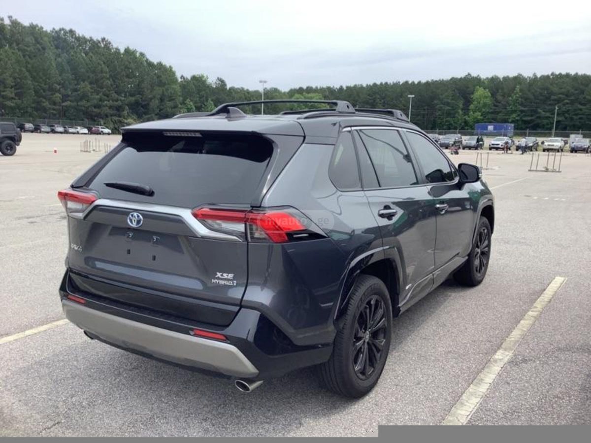 Toyota XSE 4dr All-Wheel Drive CVT — миниатюра 3