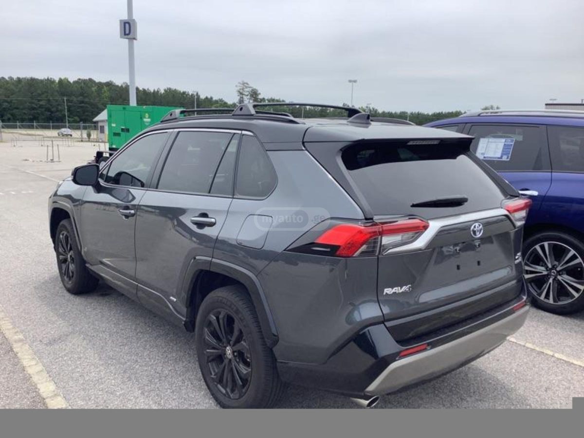 Toyota XSE 4dr All-Wheel Drive CVT — миниатюра 4