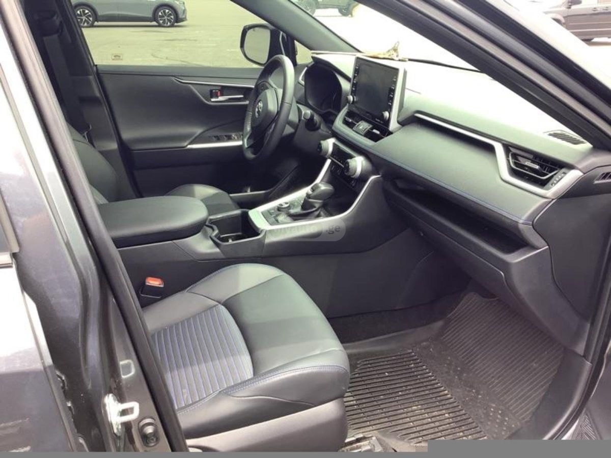 Toyota XSE 4dr All-Wheel Drive CVT — миниатюра 5