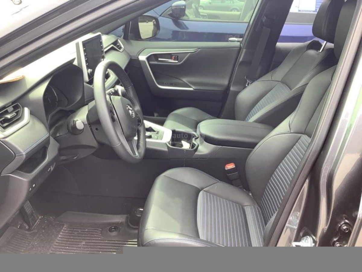 Toyota XSE 4dr All-Wheel Drive CVT — миниатюра 6