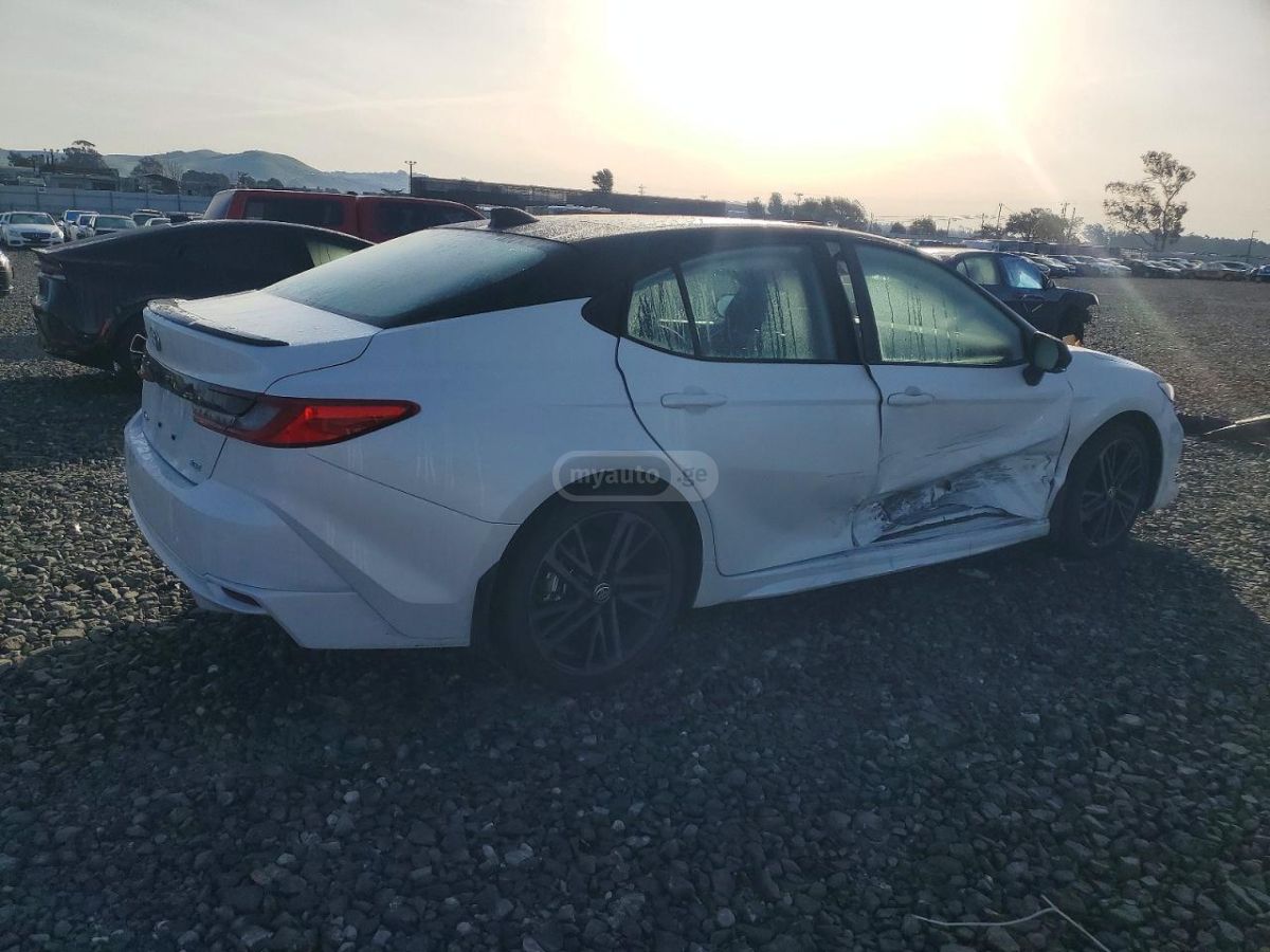 Toyota Camry 2026 — миниатюра 2