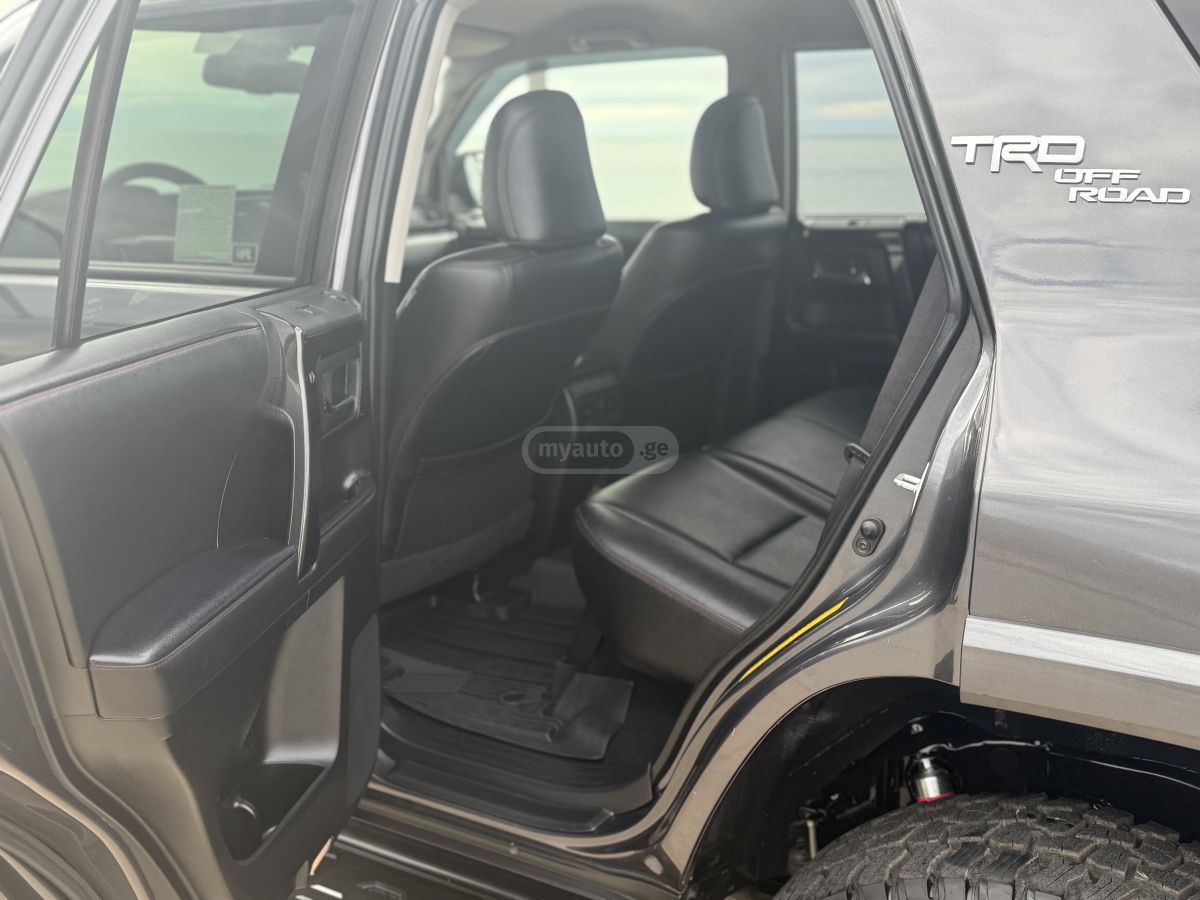 Toyota 4Runner - фото 12