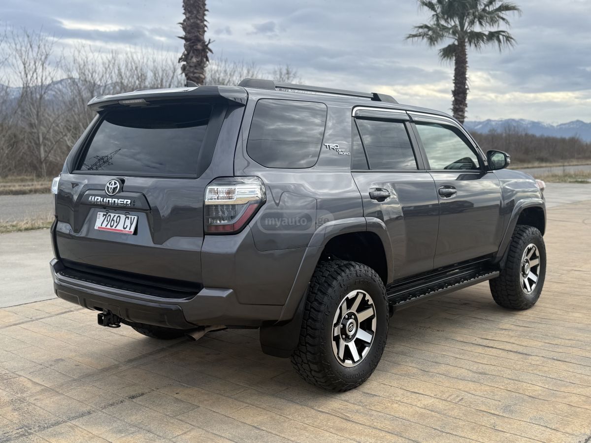 Toyota 4Runner - фото 6