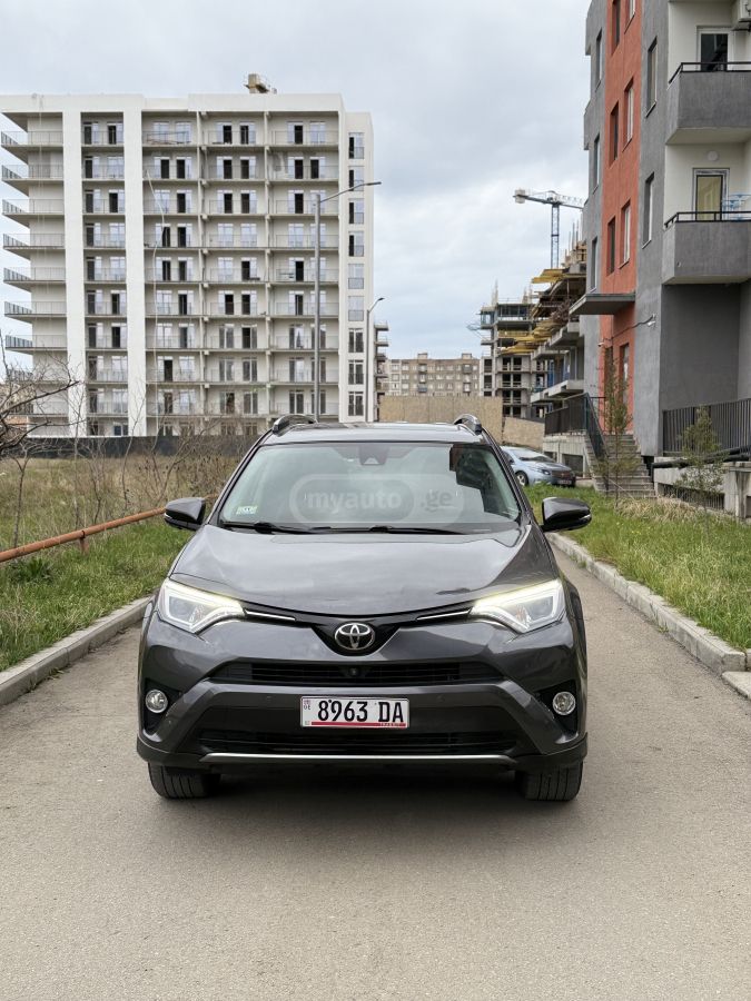 Toyota RAV 4 - фото 1