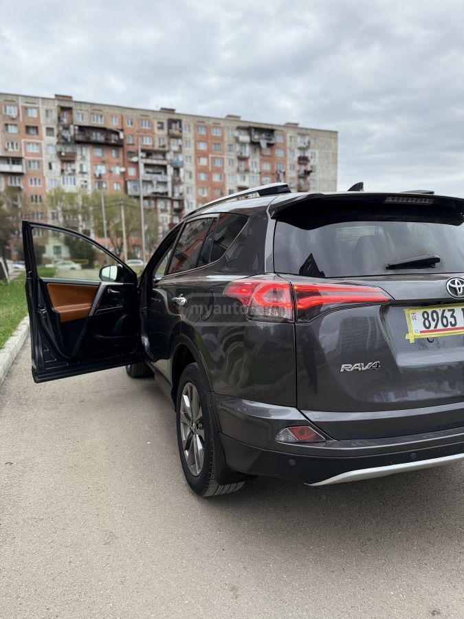 Toyota RAV 4 - фото 4