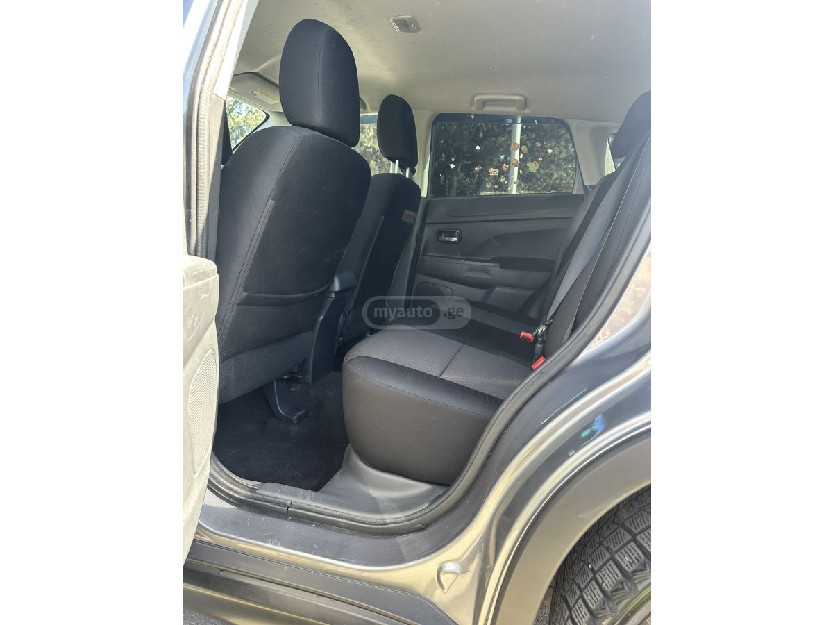 Mitsubishi Outlander Sport - фото 11